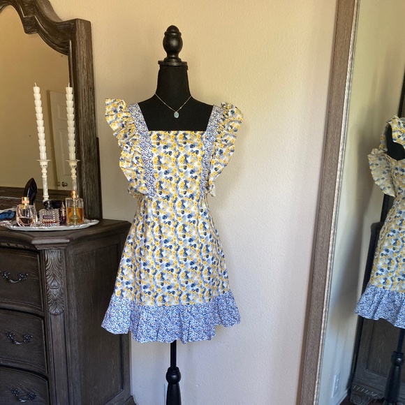 70/21 Dresses & Skirts - 70f/21c floral mini dress .